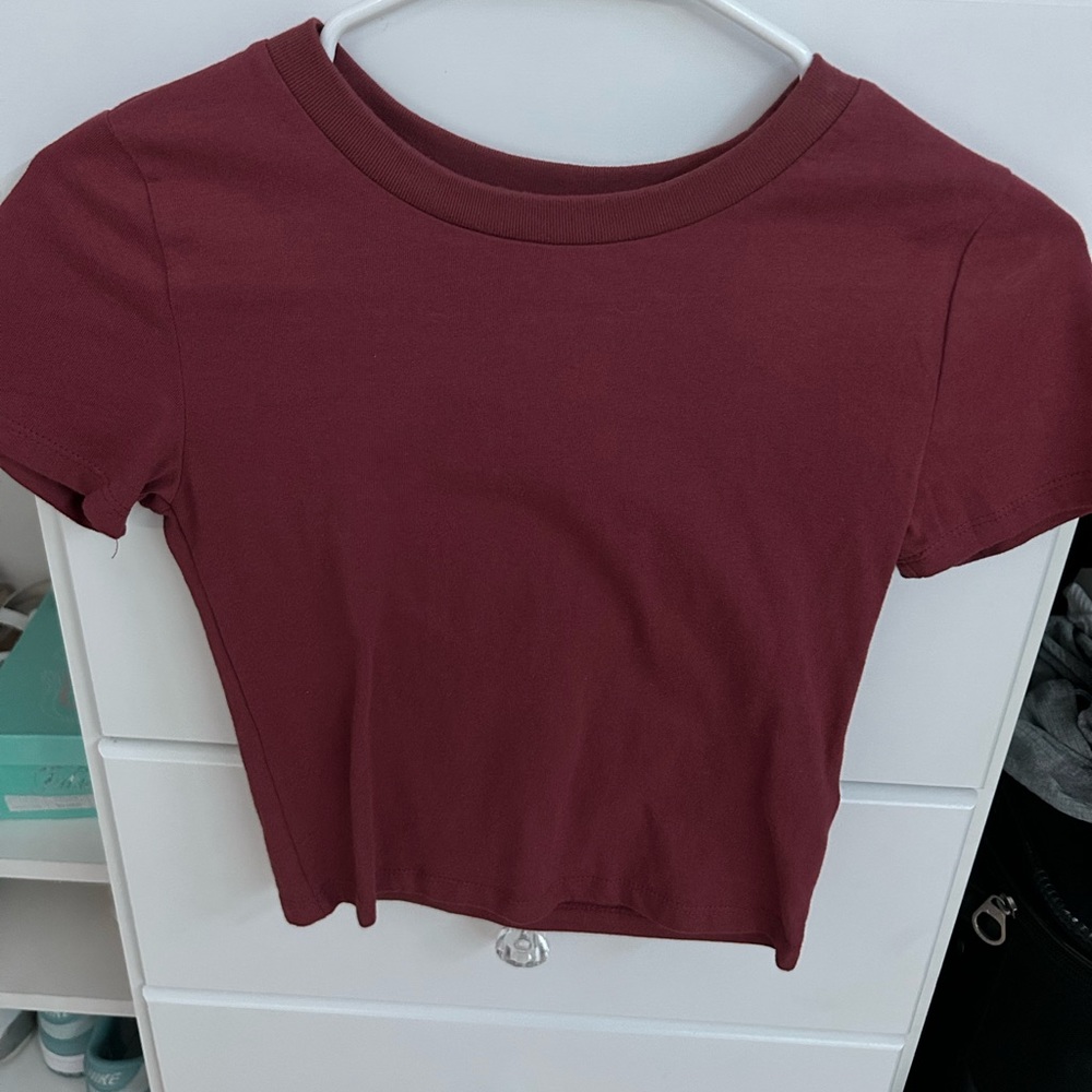 Forever 21 Burgundy cropped Tee